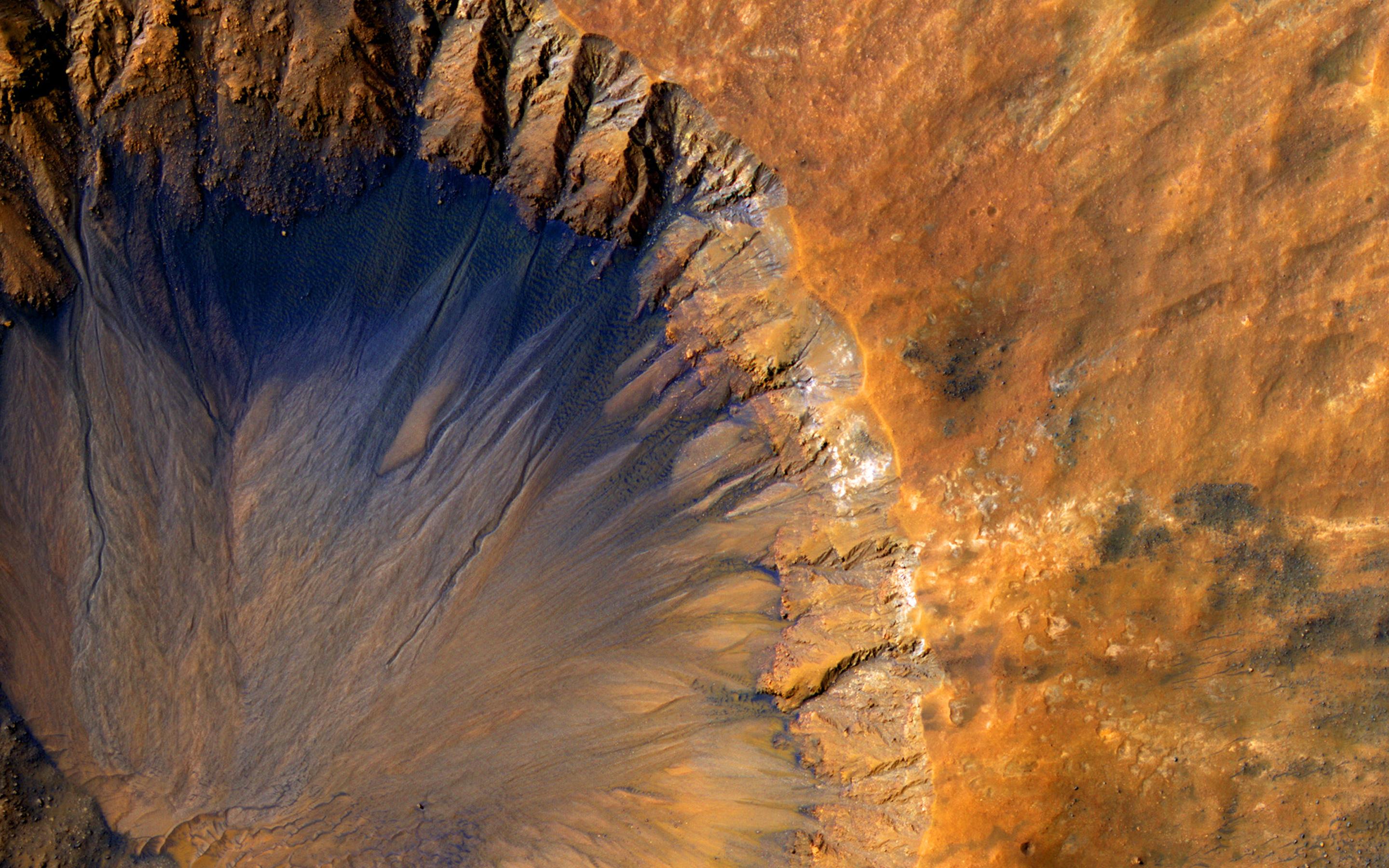 Sirenum Fossae Crater