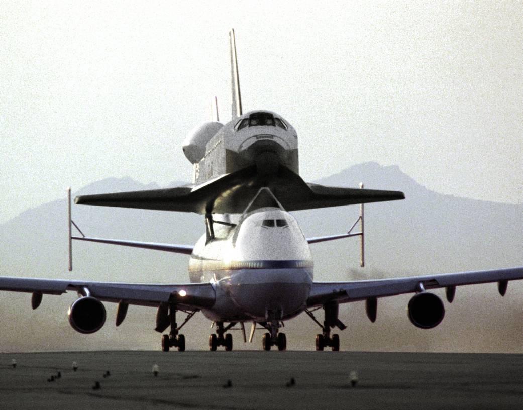 Shuttle Carrier Aircraft with the Endeavour orbiter